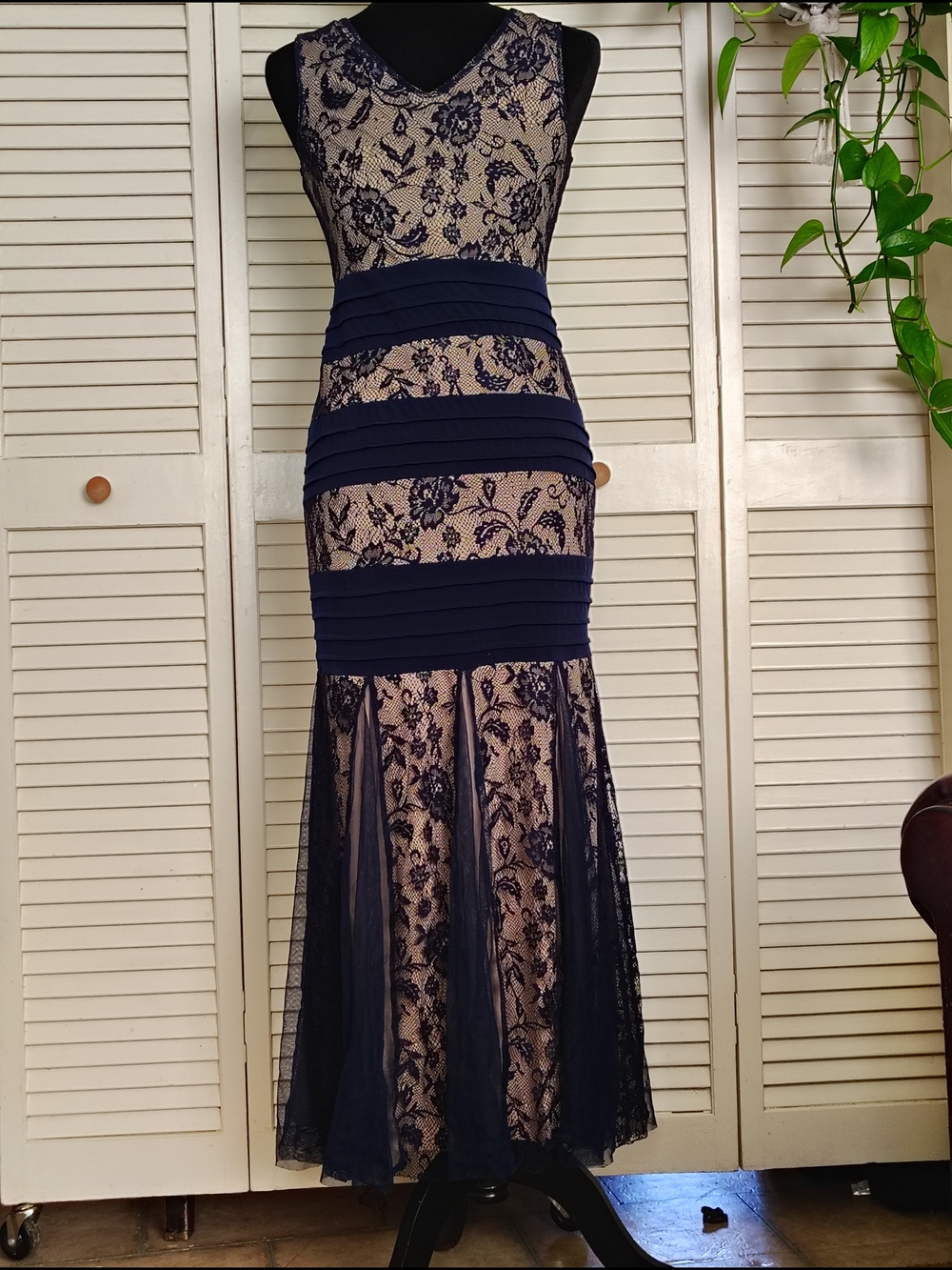 Candalite Petite Navy Blue Stretch Lace V-Neck Maxi Dress Size PM – Like New - Picture 3 of 13